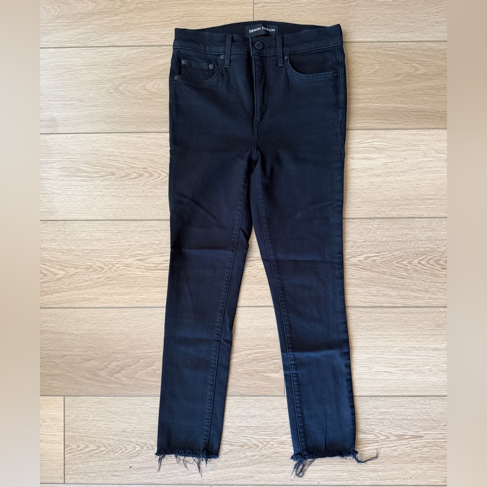 Aritzia Denim Forum Women’s Black The Nico Mid Rise Skinny Crop Jeans